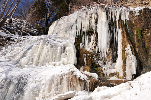 Because this location was on top of a steep, icy slope, it was a pleasure to be carrying a camera with only a single lens.. More importantly, I was very impressed with the quality of the images produced by the Nikkor 18-200mm VR II lens. For example, this RAW capture is suitable for making a 13x19" - or even larger - print that would be suitable for framing. (D300; 22mm f/11; ISO 200; Hoya Pro 1 Digital polarizer)  ©2009 Peter K. Burian